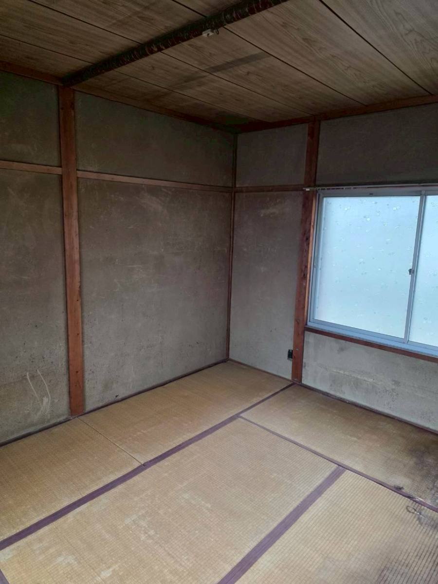 作業後の和室（衣類・小物）